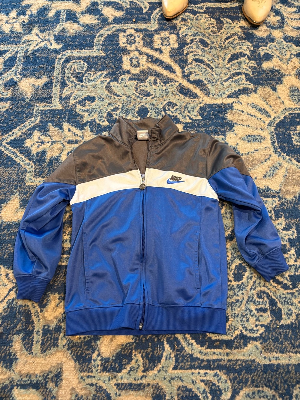 Boys Nike jacket 🧥 size 7